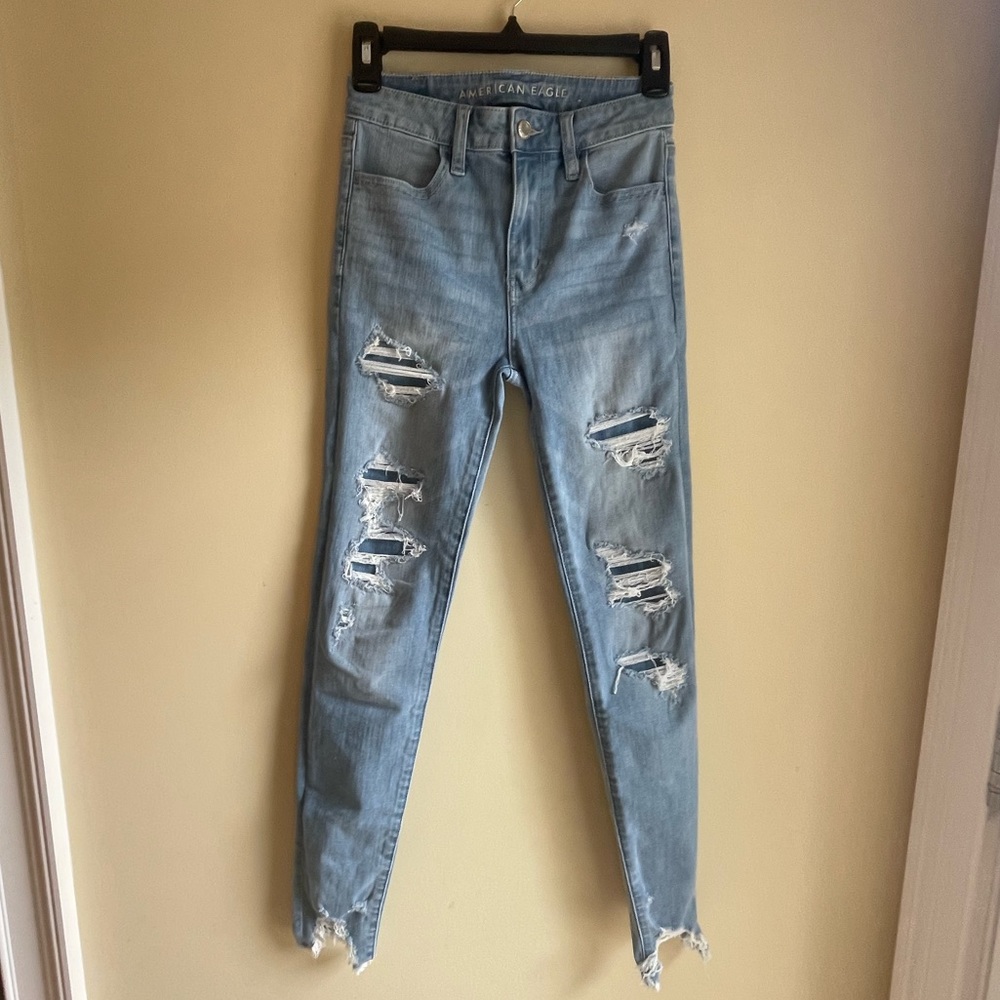 light wash American Eagle skinny jeans